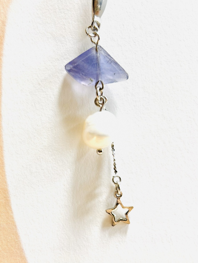 壬猫概念アクセサリー『菫青石と淡水真珠の瞬き』