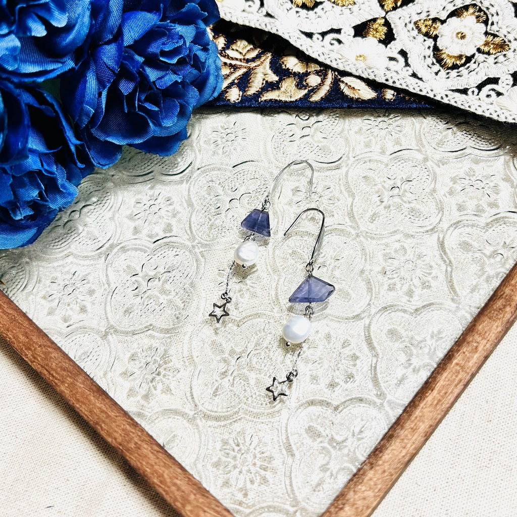 壬猫概念アクセサリー『菫青石と淡水真珠の瞬き』