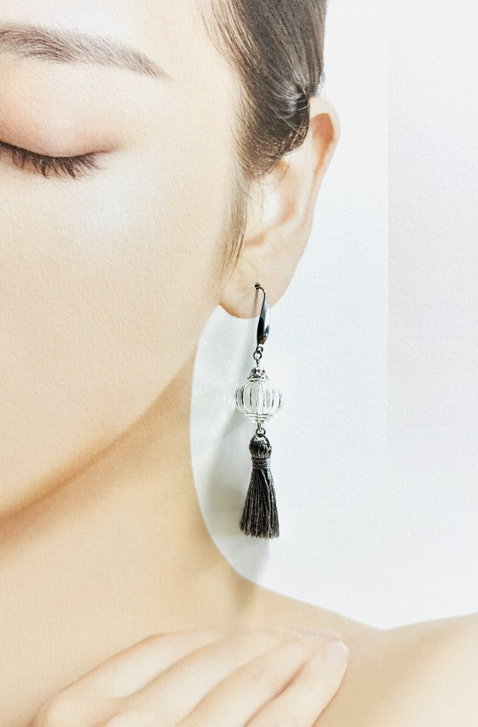 壬猫概念アクセサリー『白銀と淡水真珠のランタン』