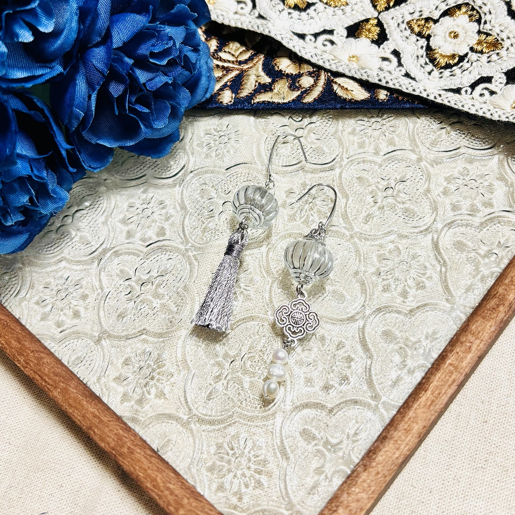 壬猫概念アクセサリー『白銀と淡水真珠のランタン』