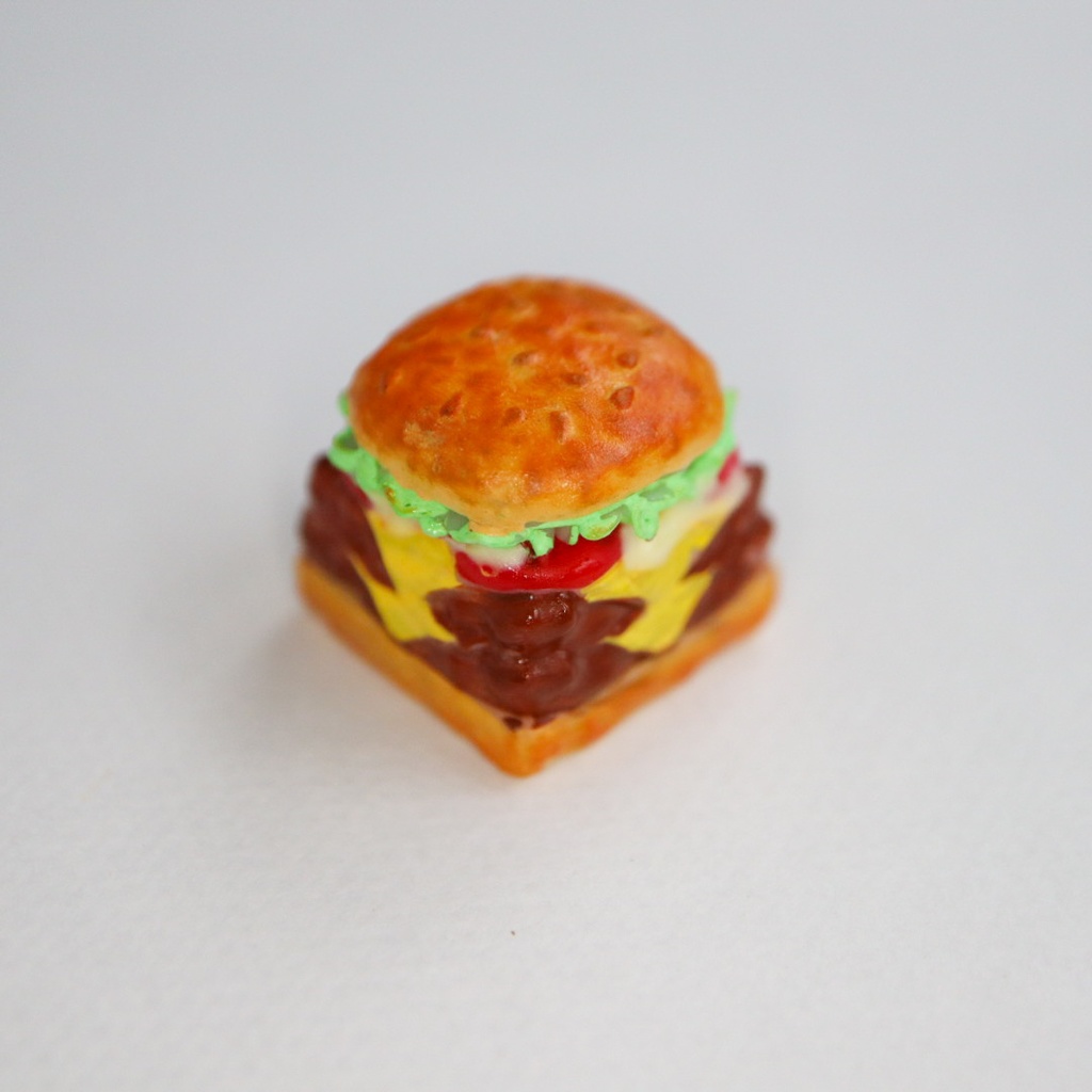 食欲そそる!ボリューミーなハンバーガーキーキャップ