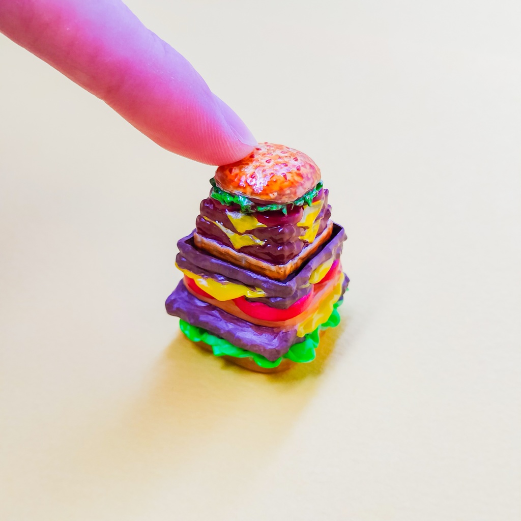 食欲そそる!ボリューミーなハンバーガーキーキャップ