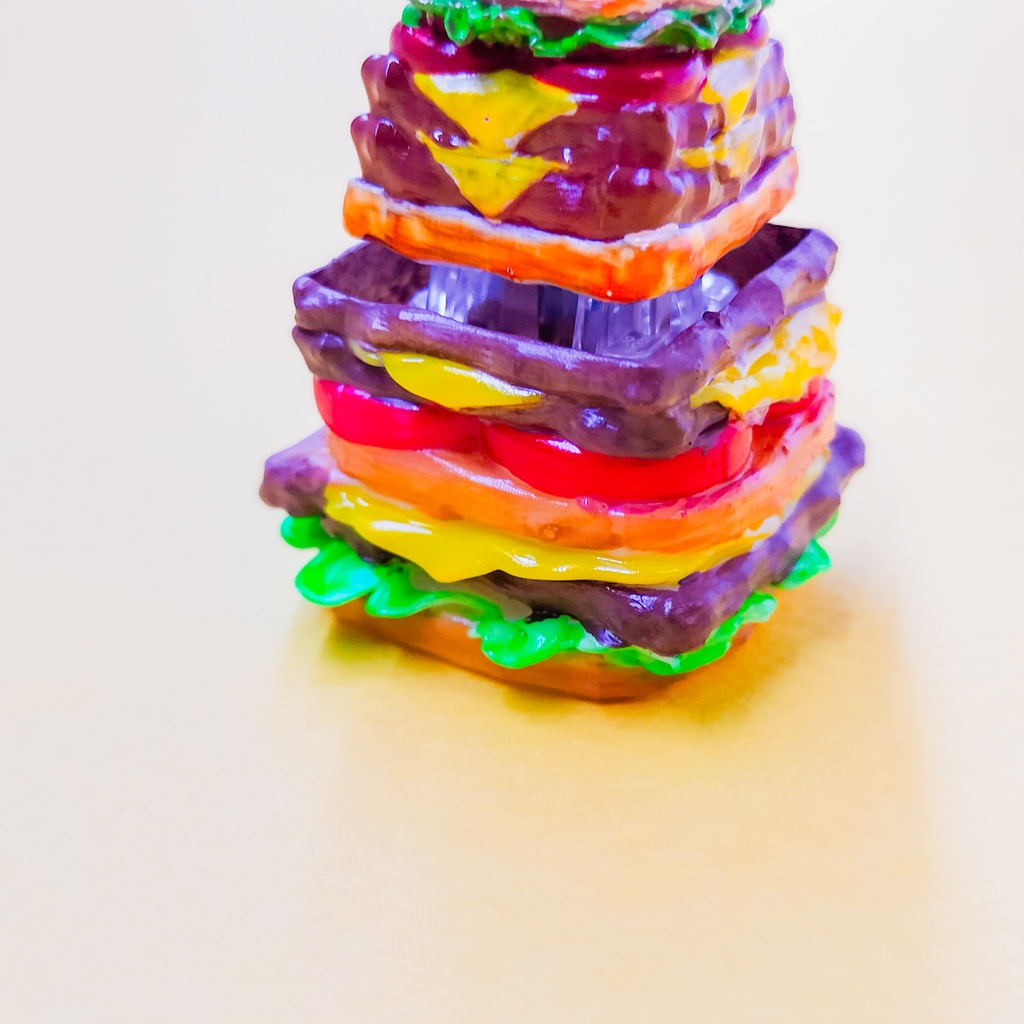 食欲そそる!ボリューミーなハンバーガーキーキャップ