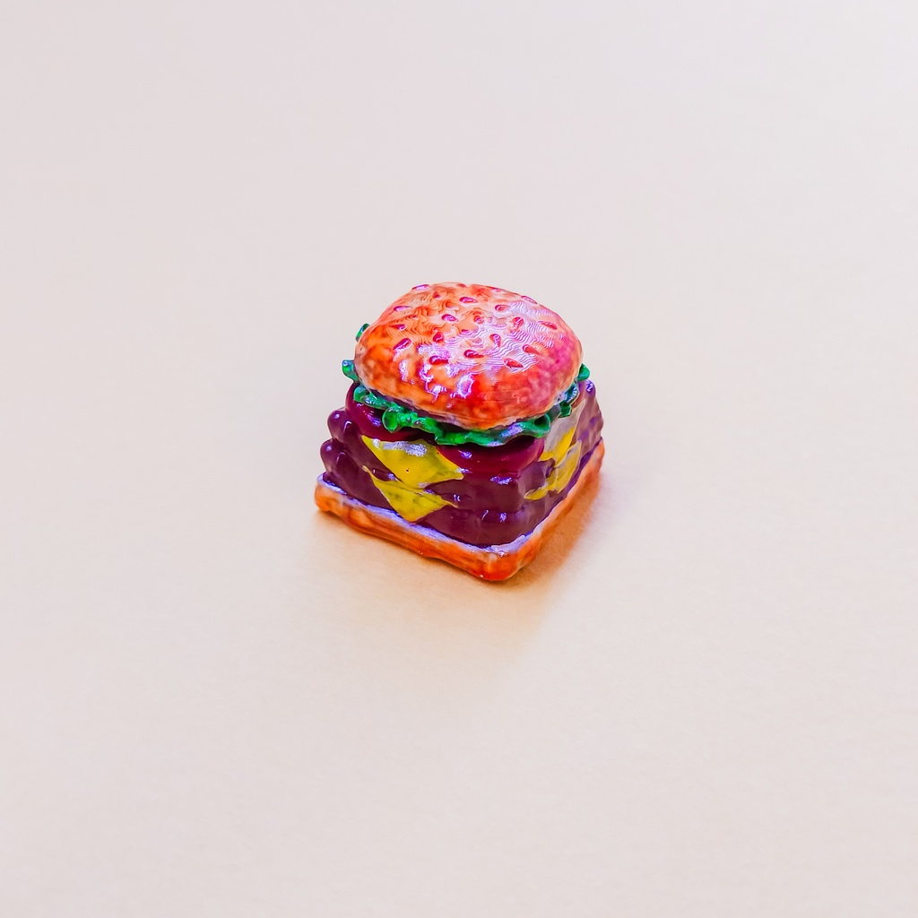 食欲そそる!ボリューミーなハンバーガーキーキャップ