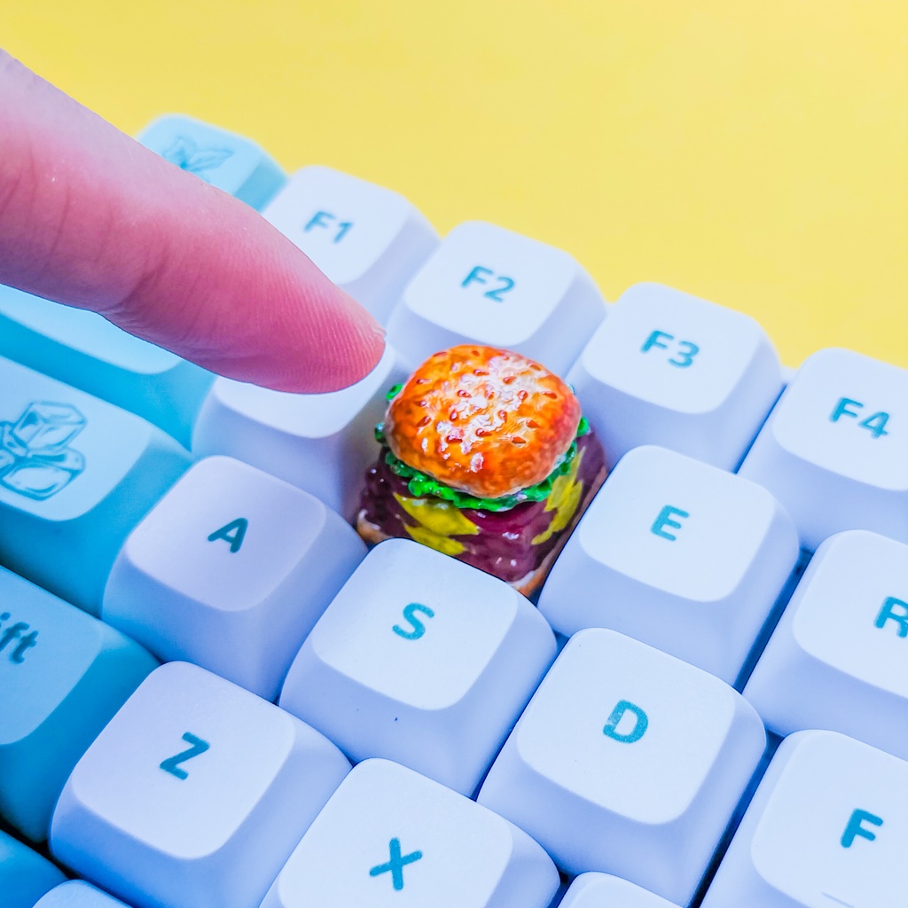 食欲そそる!ボリューミーなハンバーガーキーキャップ