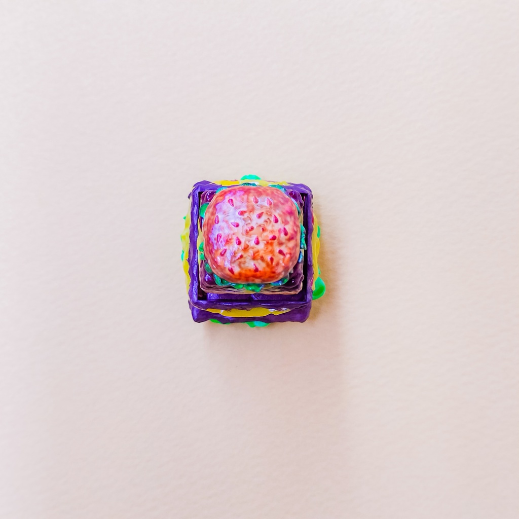 食欲そそる!ボリューミーなハンバーガーキーキャップ