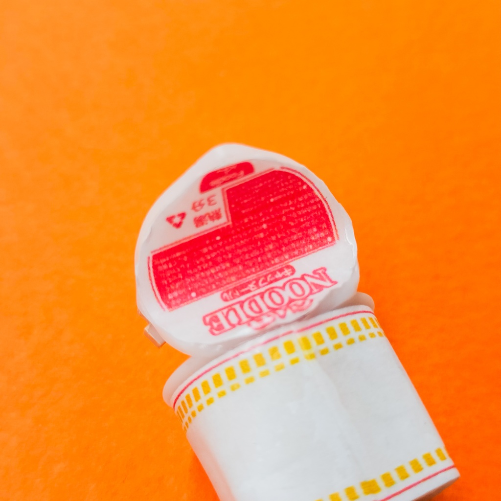 キーボードから湯気が立ちそうなカップラーメンなキーキャップ