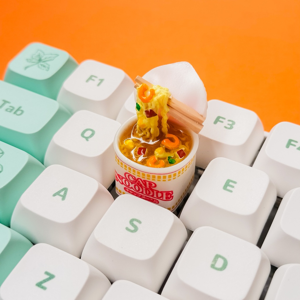 キーボードから湯気が立ちそうなカップラーメンなキーキャップ