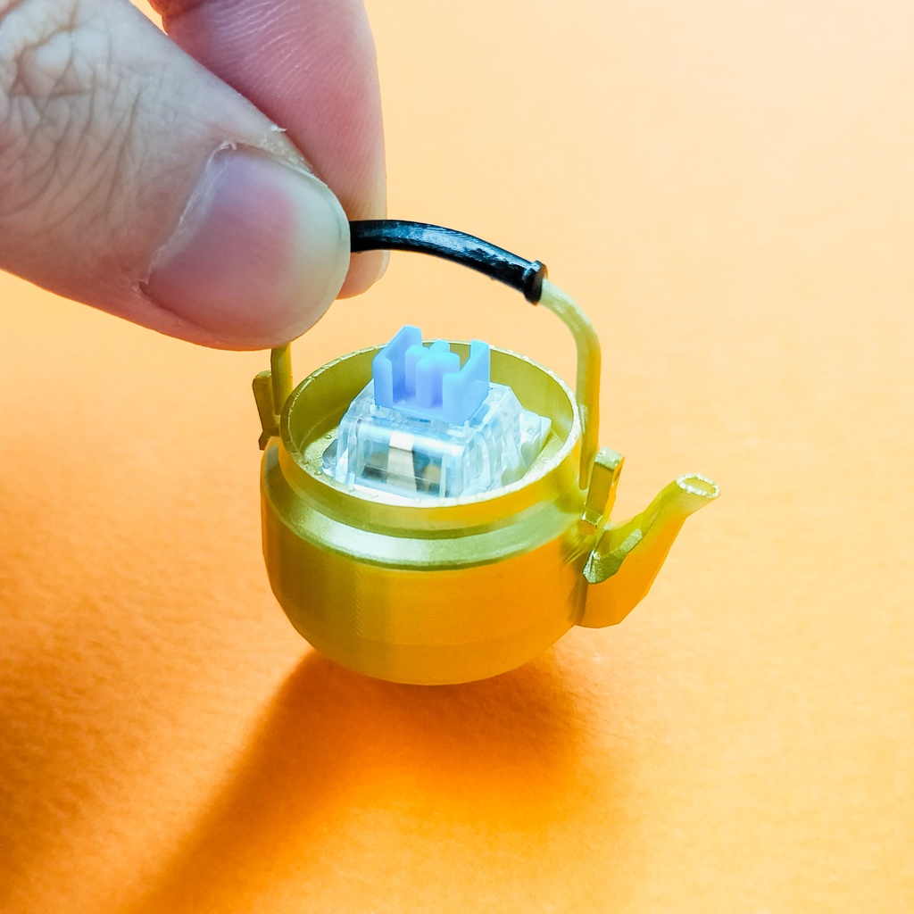 キーボードから湯気が立ちそうなカップラーメンなキーキャップ