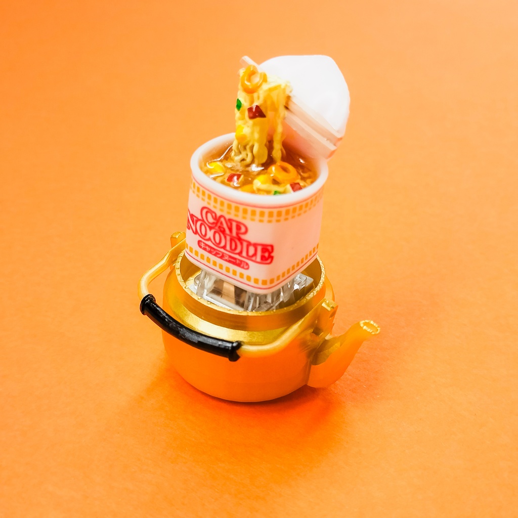 キーボードから湯気が立ちそうなカップラーメンなキーキャップ