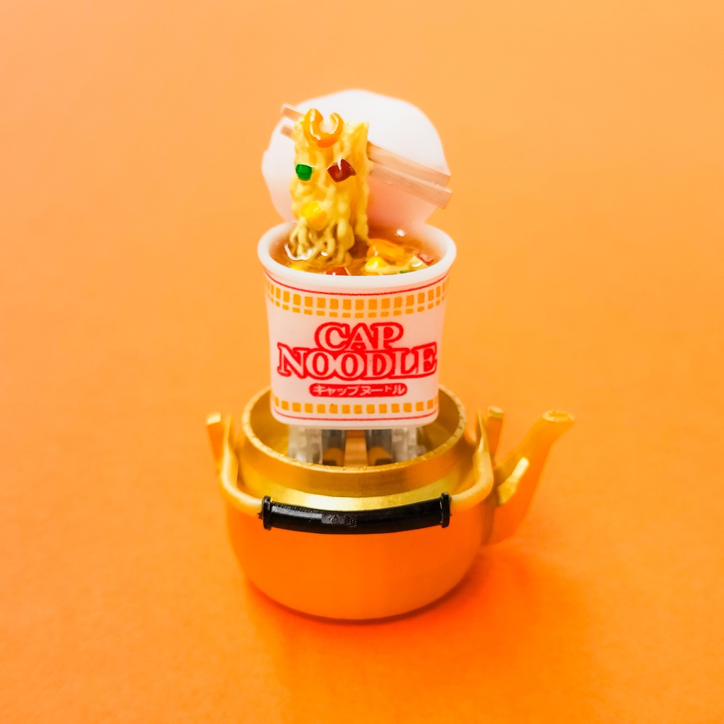 キーボードから湯気が立ちそうなカップラーメンなキーキャップ