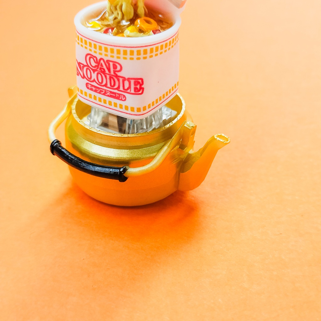 キーボードから湯気が立ちそうなカップラーメンなキーキャップ