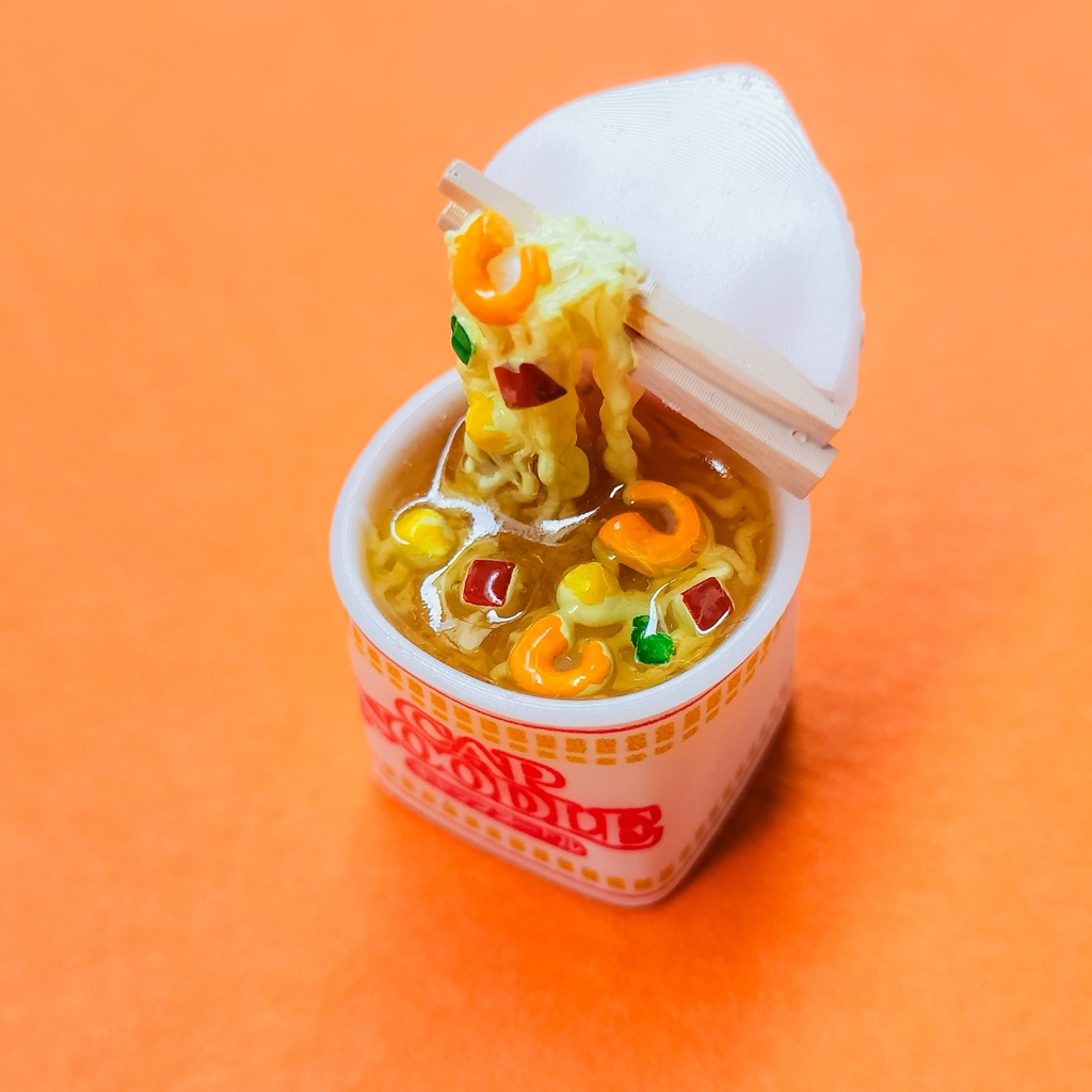 キーボードから湯気が立ちそうなカップラーメンなキーキャップ