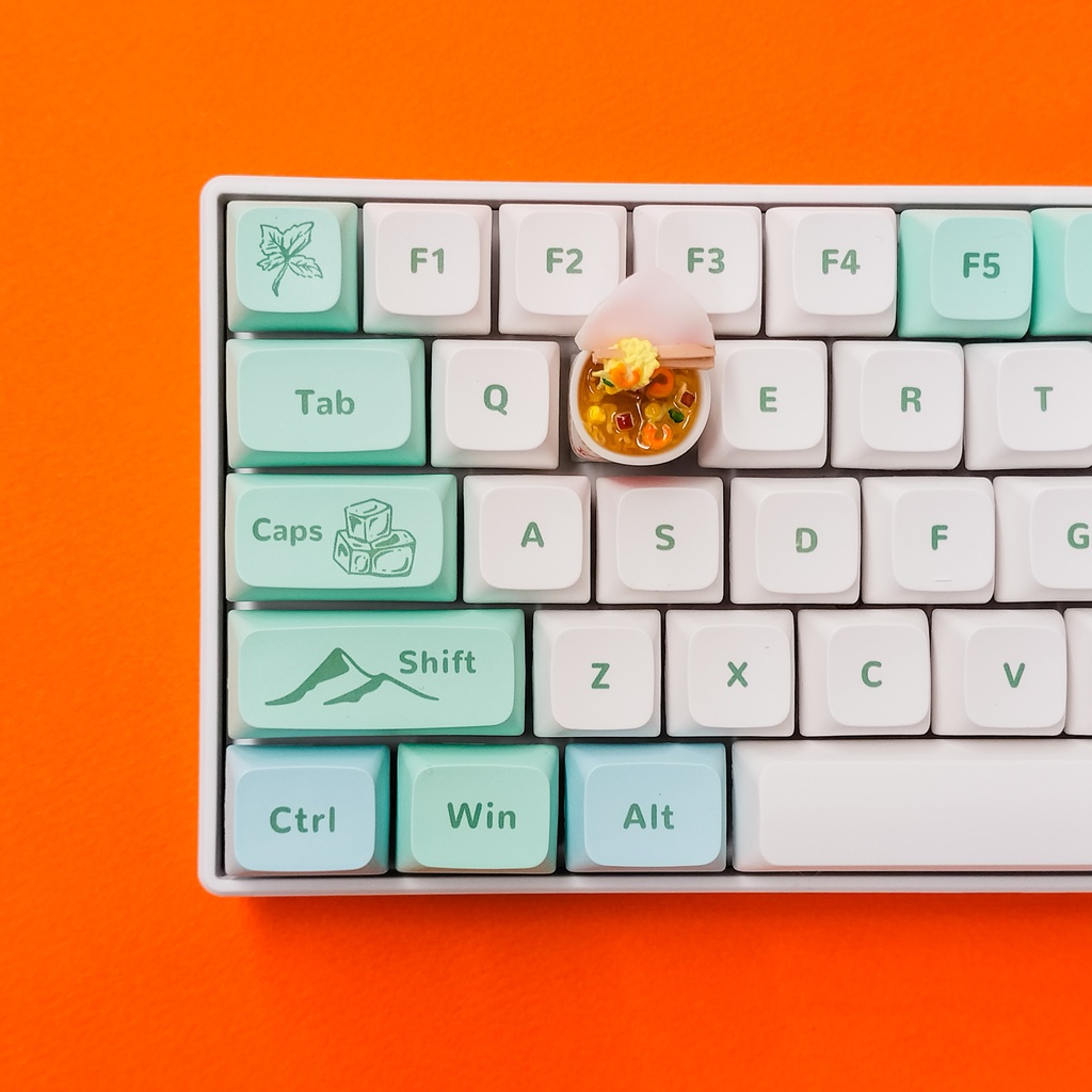 キーボードから湯気が立ちそうなカップラーメンなキーキャップ