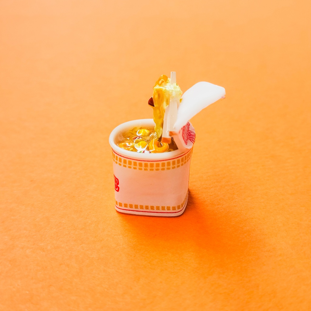 キーボードから湯気が立ちそうなカップラーメンなキーキャップ