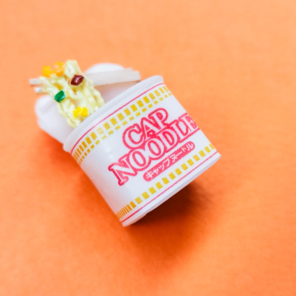 キーボードから湯気が立ちそうなカップラーメンなキーキャップ