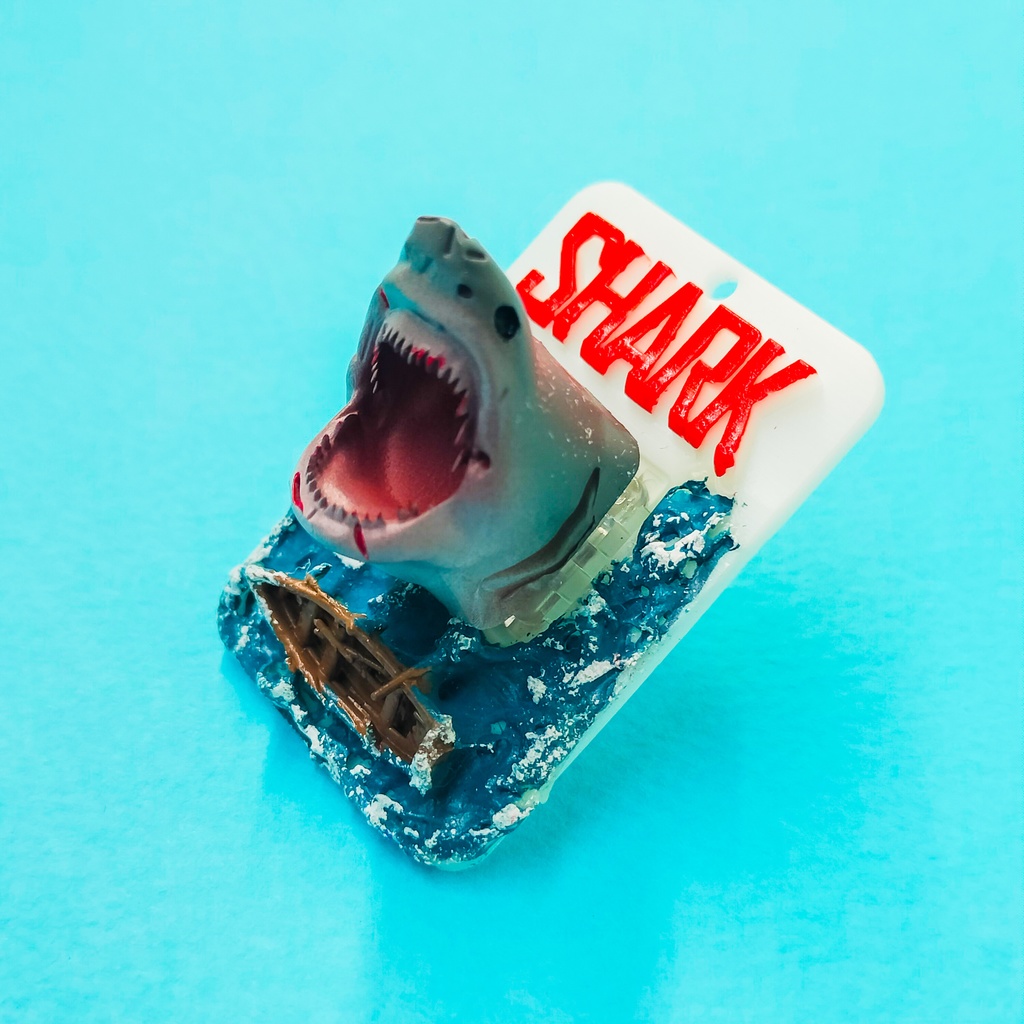 指先に噛みつく存在感!サメのキーキャップ