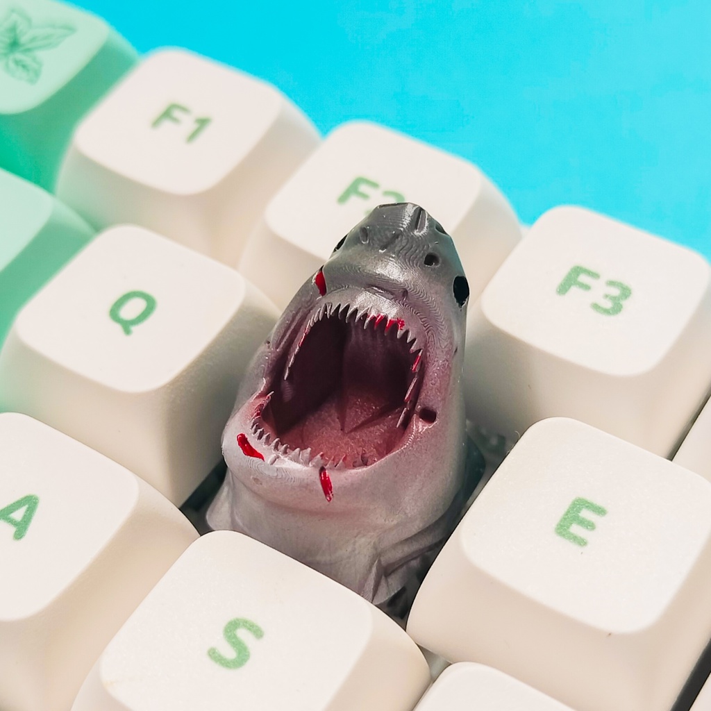 指先に噛みつく存在感！サメのキーキャップ