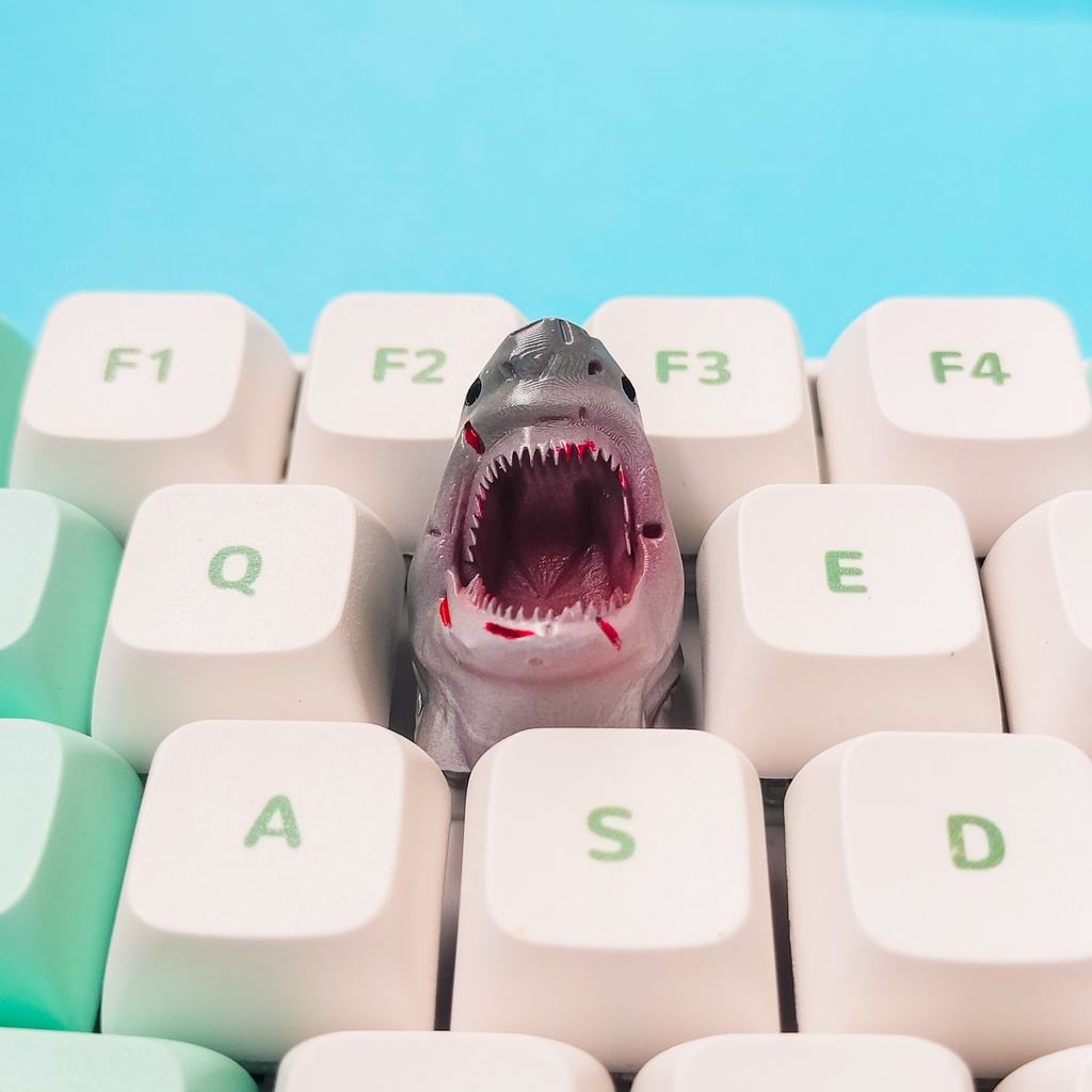 指先に噛みつく存在感!サメのキーキャップ