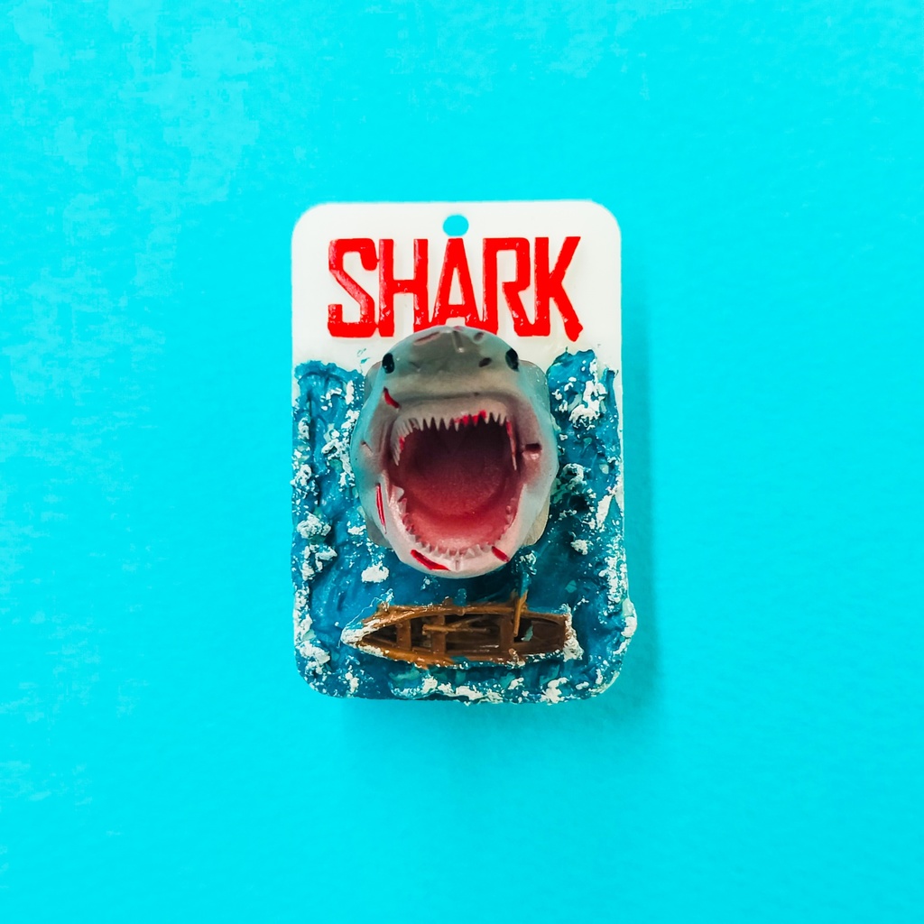 指先に噛みつく存在感!サメのキーキャップ