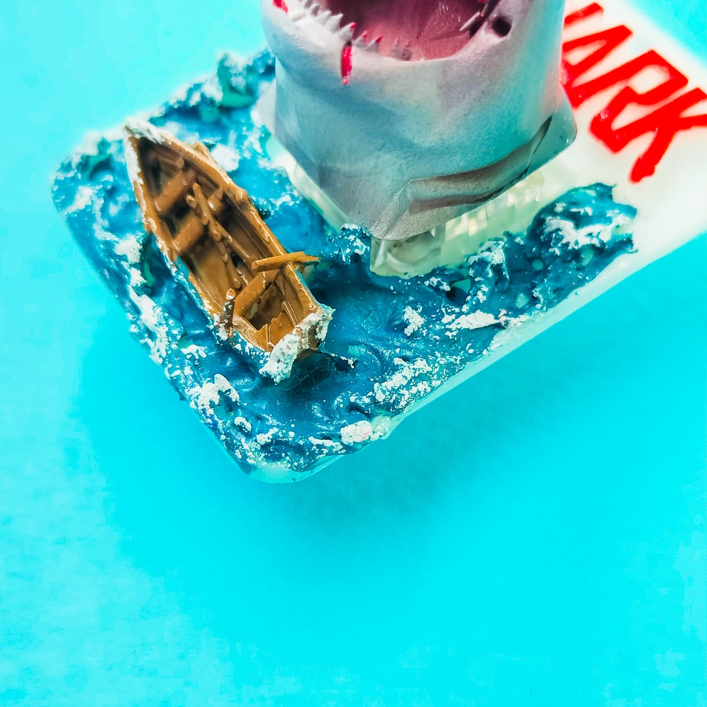 指先に噛みつく存在感!サメのキーキャップ