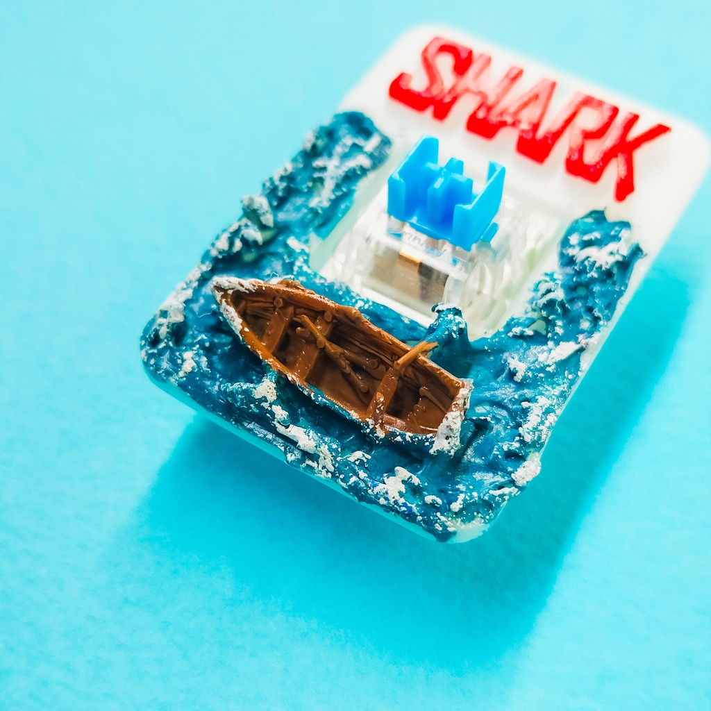 指先に噛みつく存在感!サメのキーキャップ