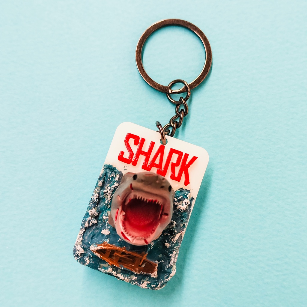 指先に噛みつく存在感!サメのキーキャップ