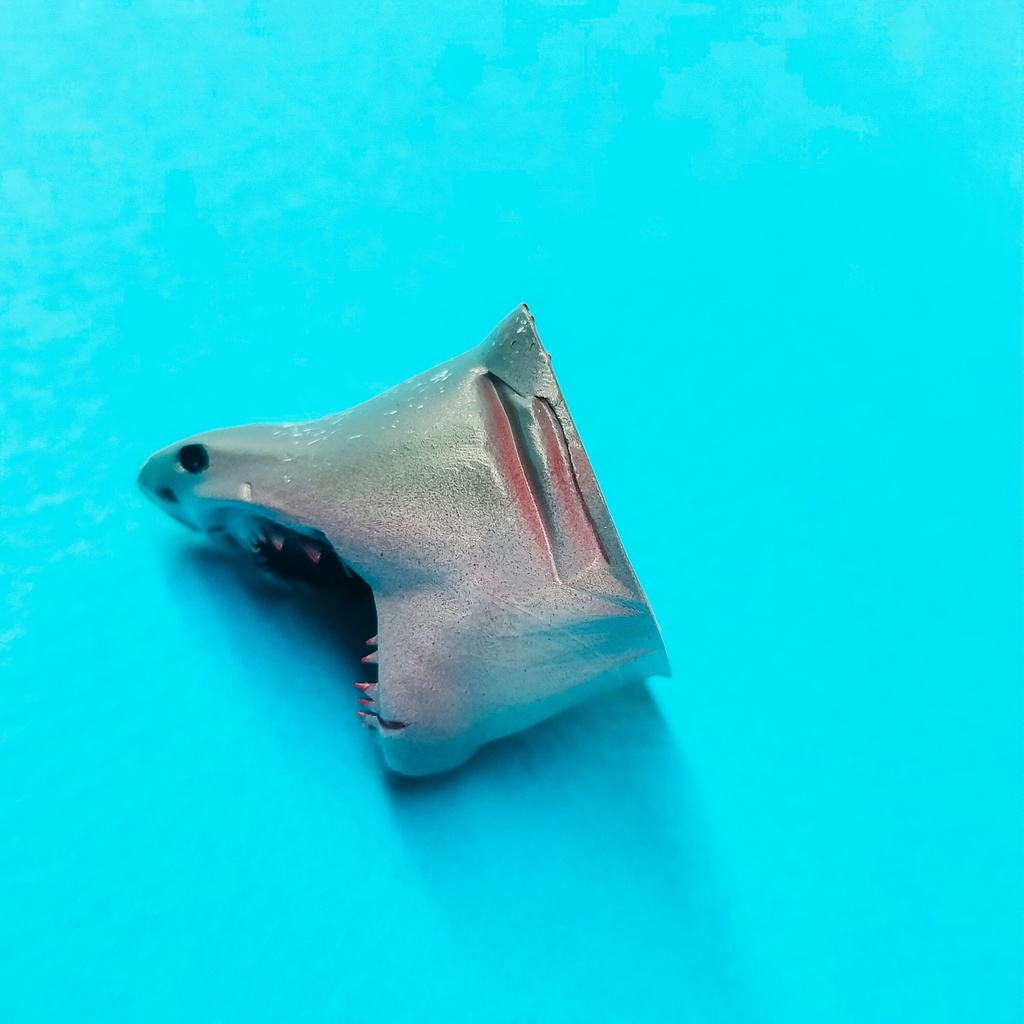 指先に噛みつく存在感!サメのキーキャップ