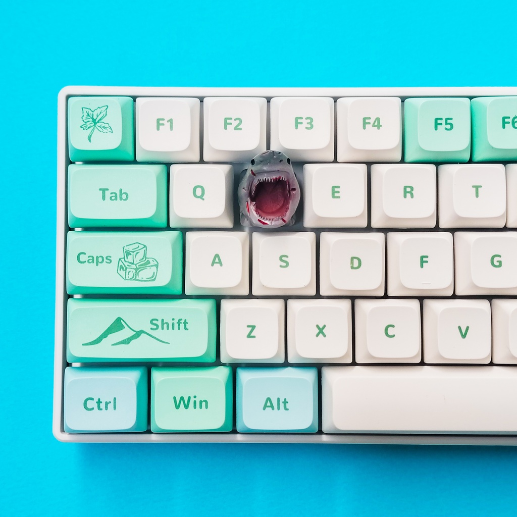 指先に噛みつく存在感!サメのキーキャップ