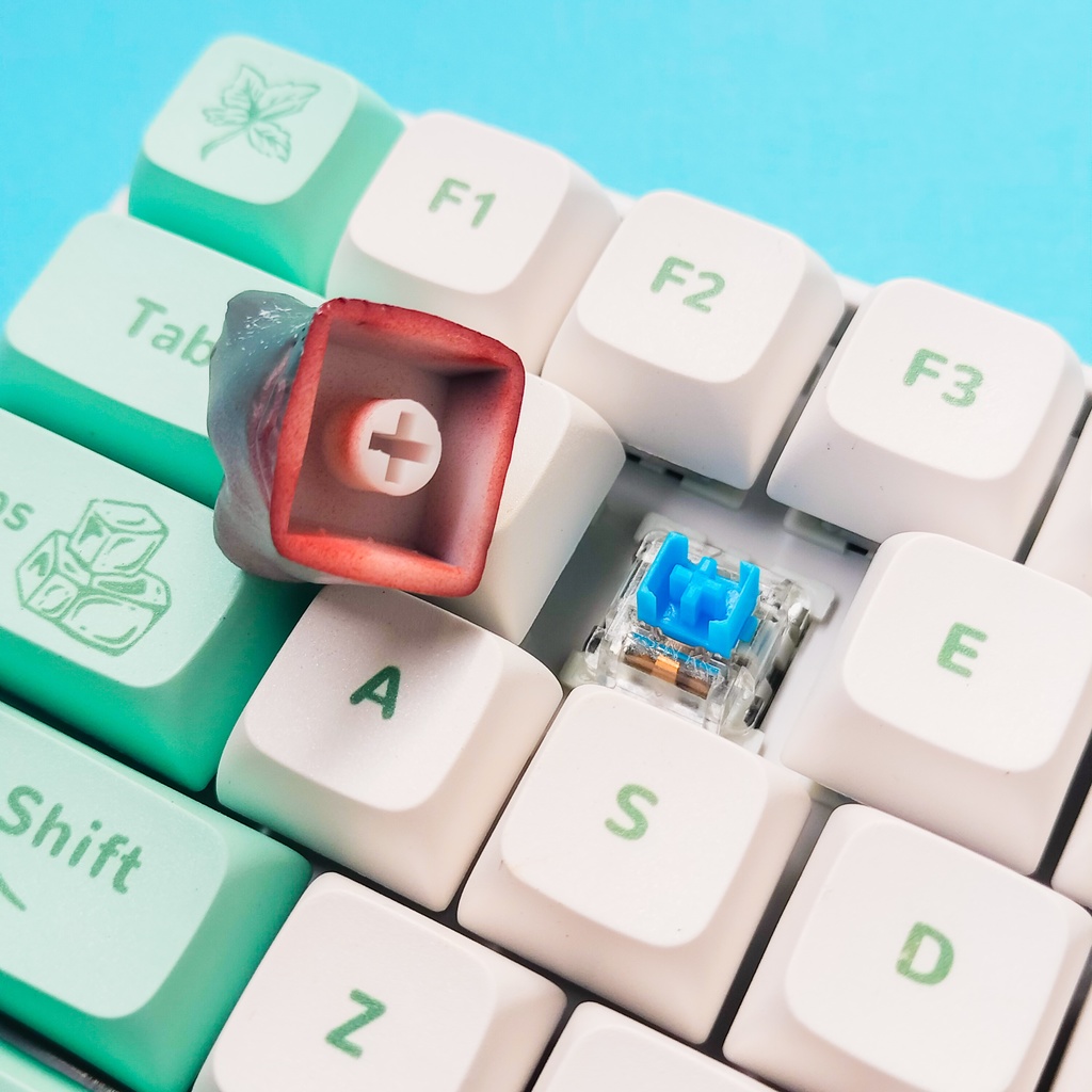 指先に噛みつく存在感!サメのキーキャップ