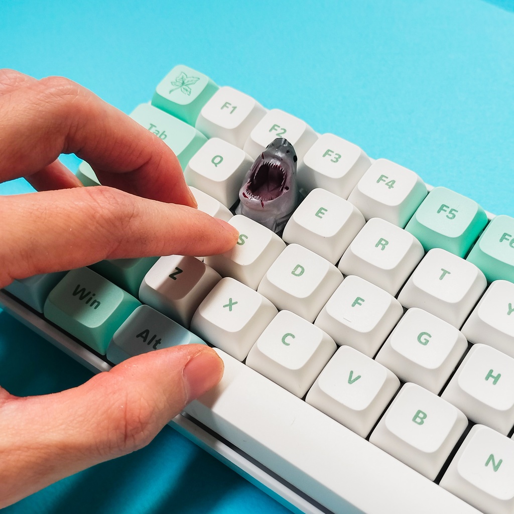 指先に噛みつく存在感!サメのキーキャップ