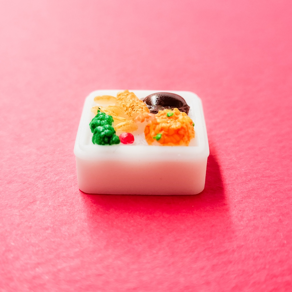 かわいさ満点!にこちゃんポテト付きお子様ランチキーキャップ