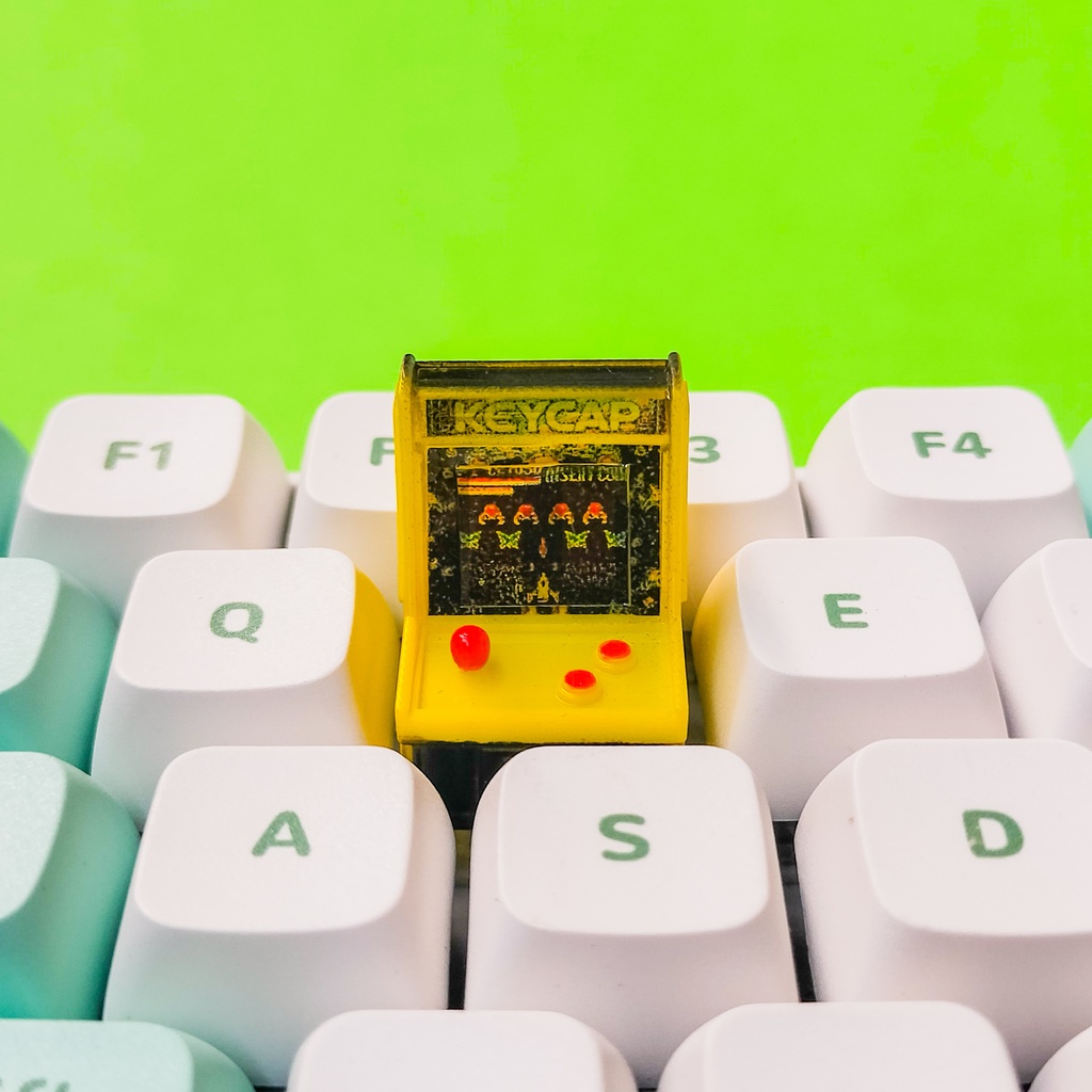画面が光る!机上の小さなアーケードゲーム機のキーキャップ