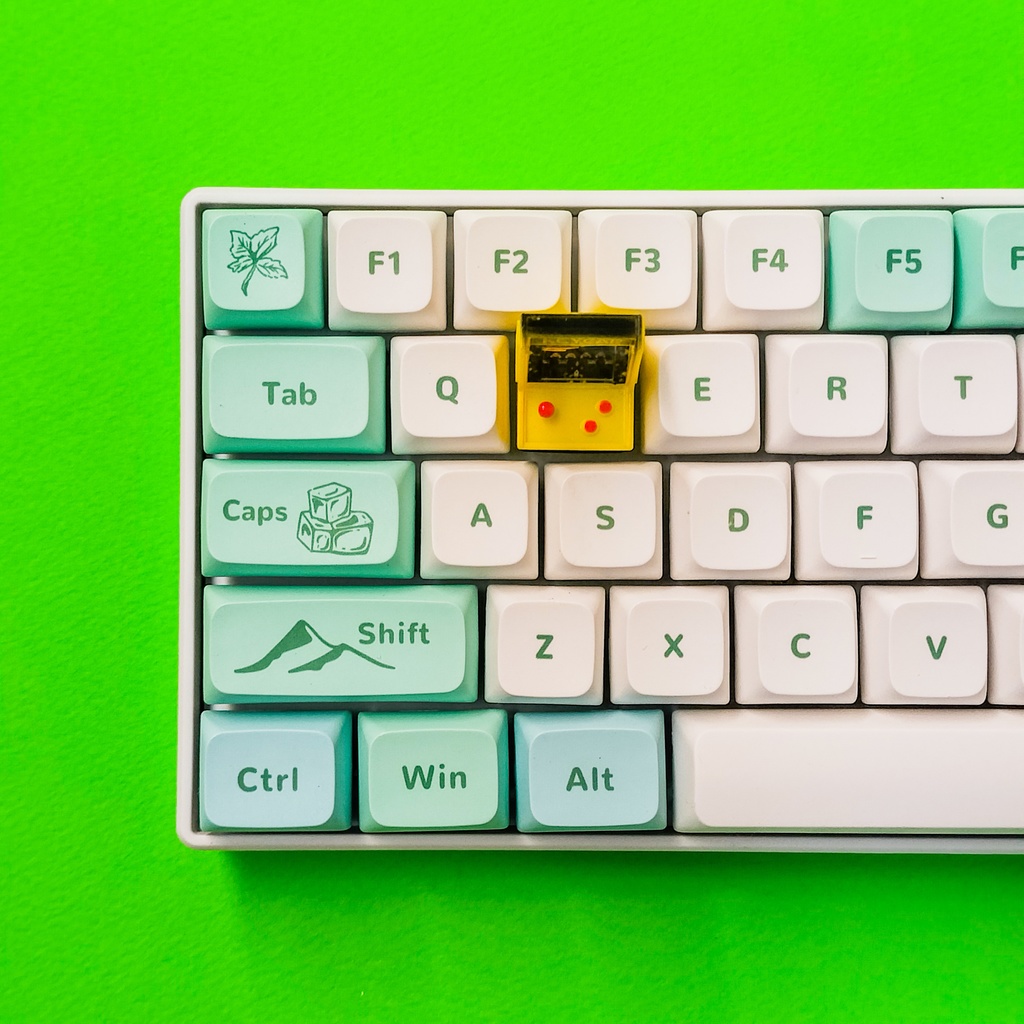 画面が光る!机上の小さなアーケードゲーム機のキーキャップ