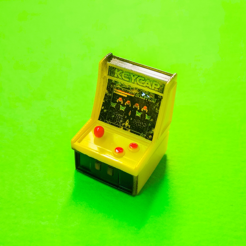 画面が光る!机上の小さなアーケードゲーム機のキーキャップ