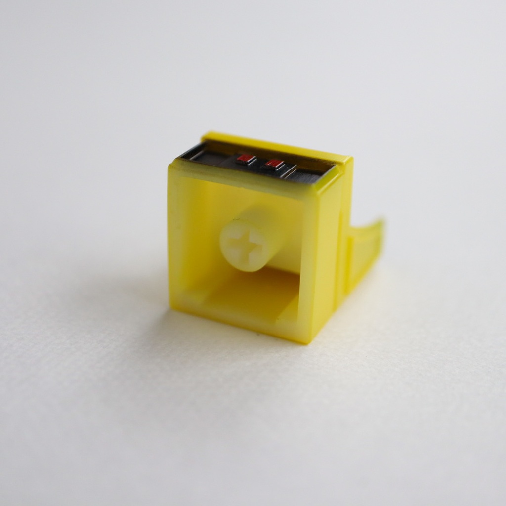 画面が光る!机上の小さなアーケードゲーム機のキーキャップ