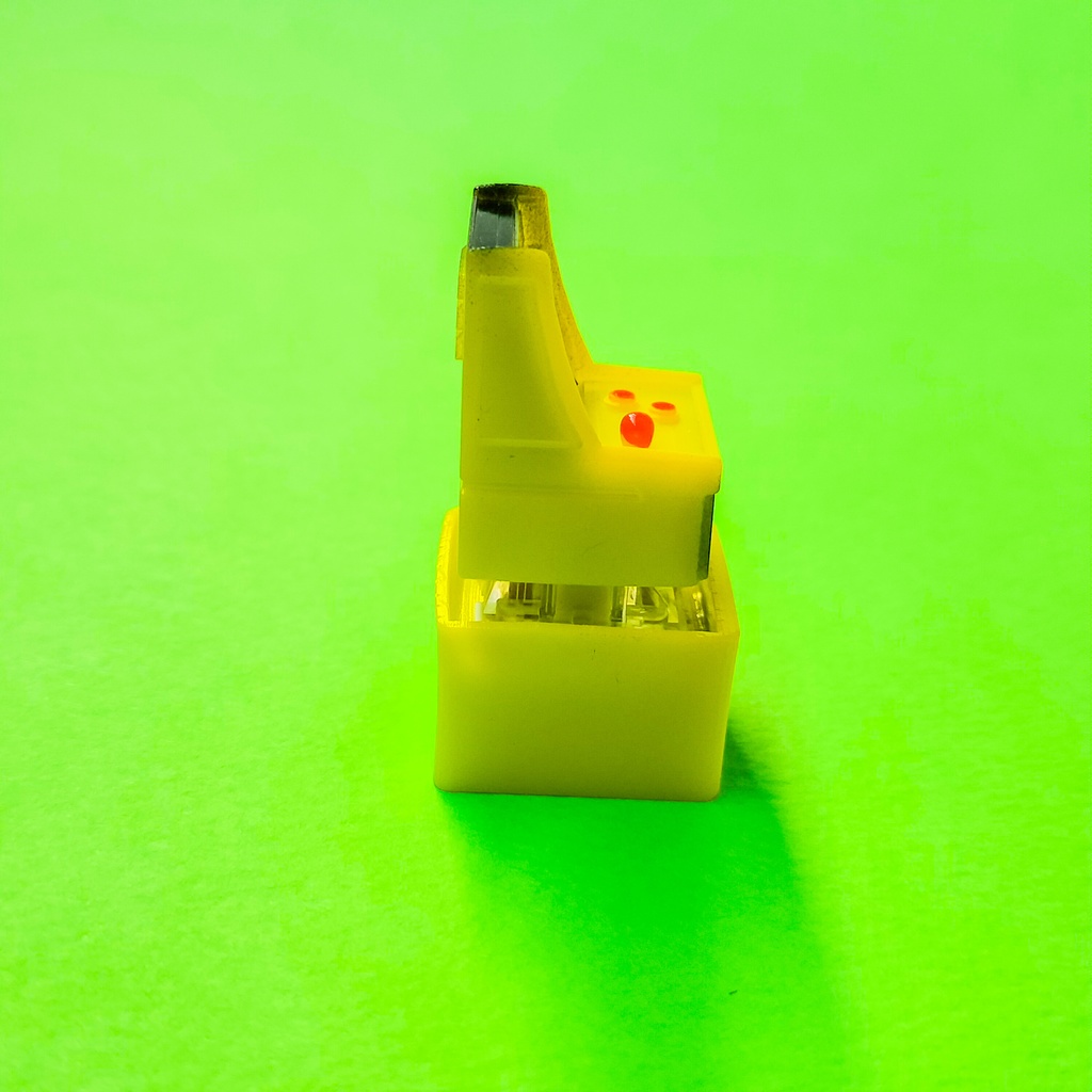 画面が光る!机上の小さなアーケードゲーム機のキーキャップ