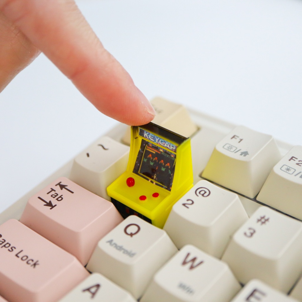 画面が光る!机上の小さなアーケードゲーム機のキーキャップ