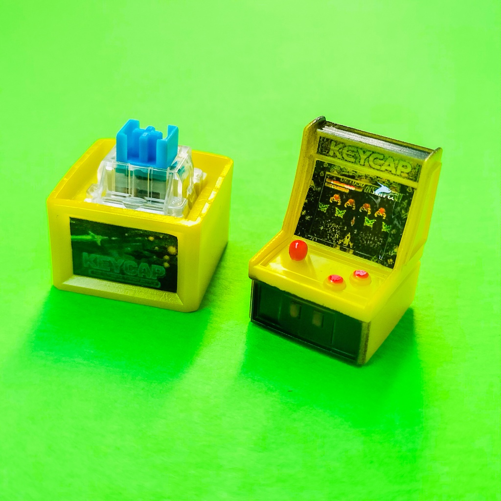 画面が光る!机上の小さなアーケードゲーム機のキーキャップ