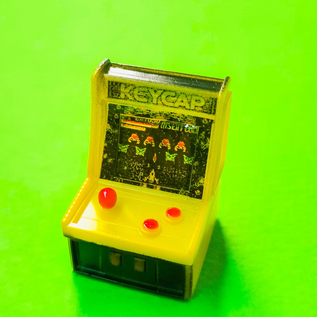 画面が光る!机上の小さなアーケードゲーム機のキーキャップ