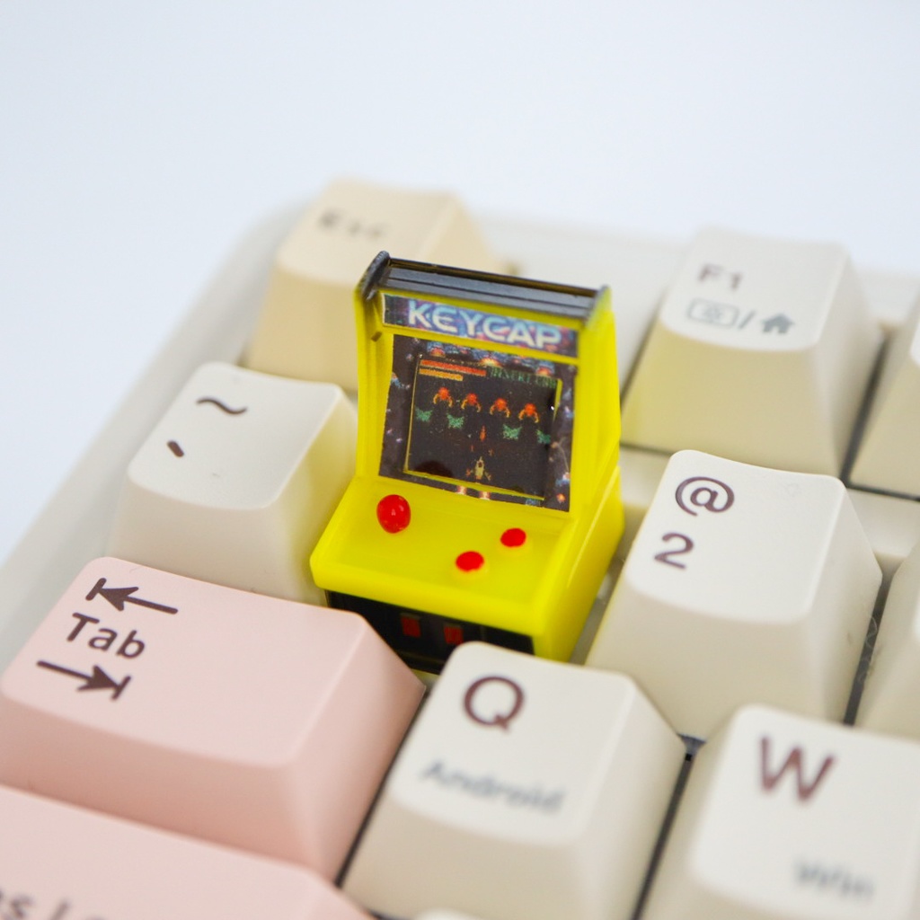 画面が光る!机上の小さなアーケードゲーム機のキーキャップ