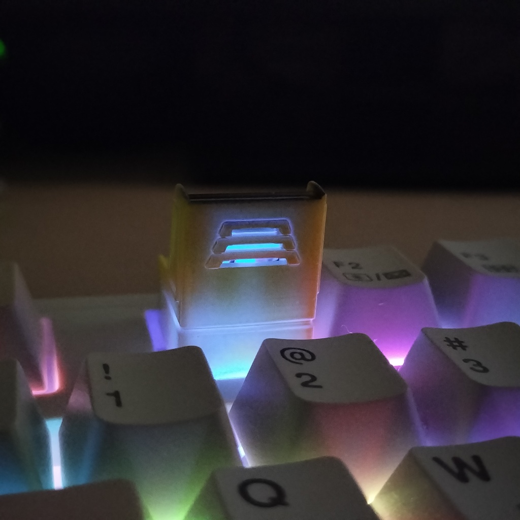 画面が光る!机上の小さなアーケードゲーム機のキーキャップ