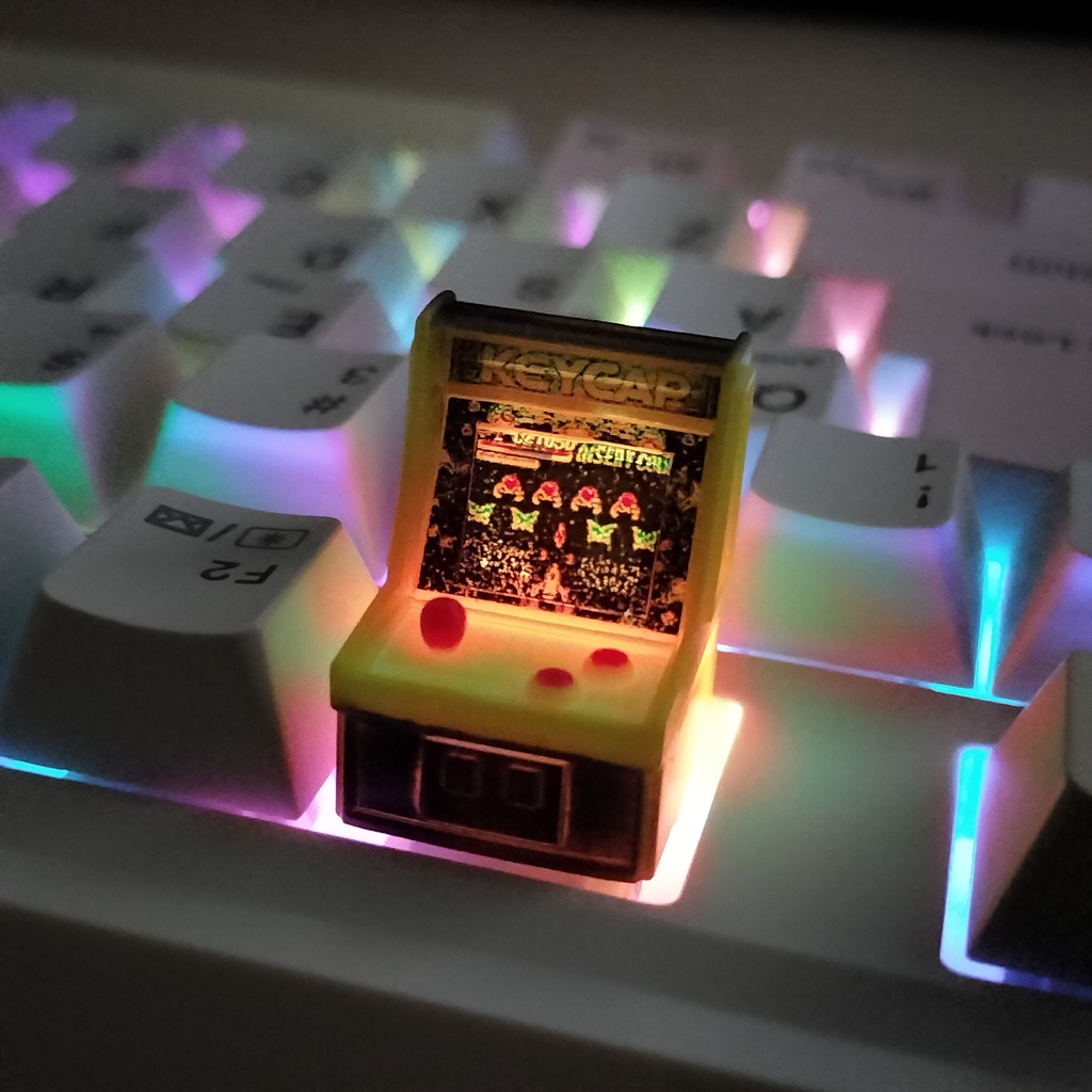 画面が光る!机上の小さなアーケードゲーム機のキーキャップ