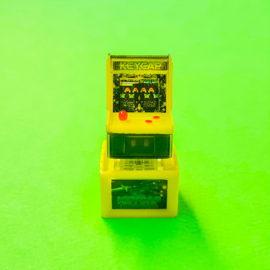画面が光る!机上の小さなアーケードゲーム機のキーキャップ