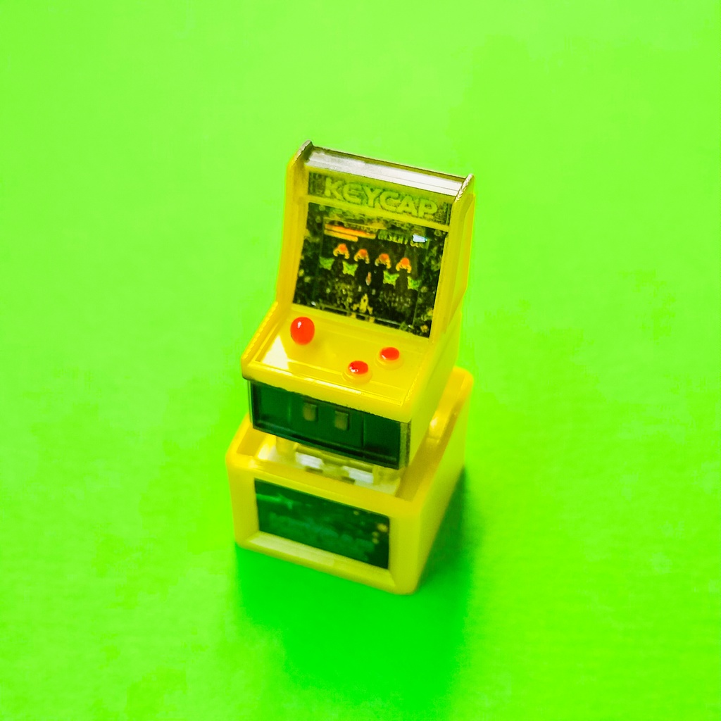 画面が光る!机上の小さなアーケードゲーム機のキーキャップ