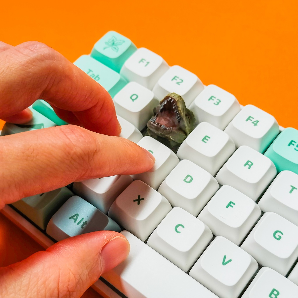 押すたびに噛まれそう…かわいい恐怖のティラノサウルスなキーキャップ