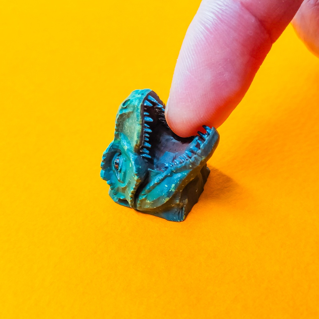 押すたびに噛まれそう…かわいい恐怖のティラノサウルスなキーキャップ