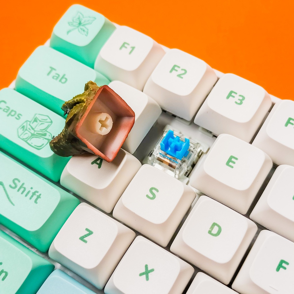 押すたびに噛まれそう…かわいい恐怖のティラノサウルスなキーキャップ