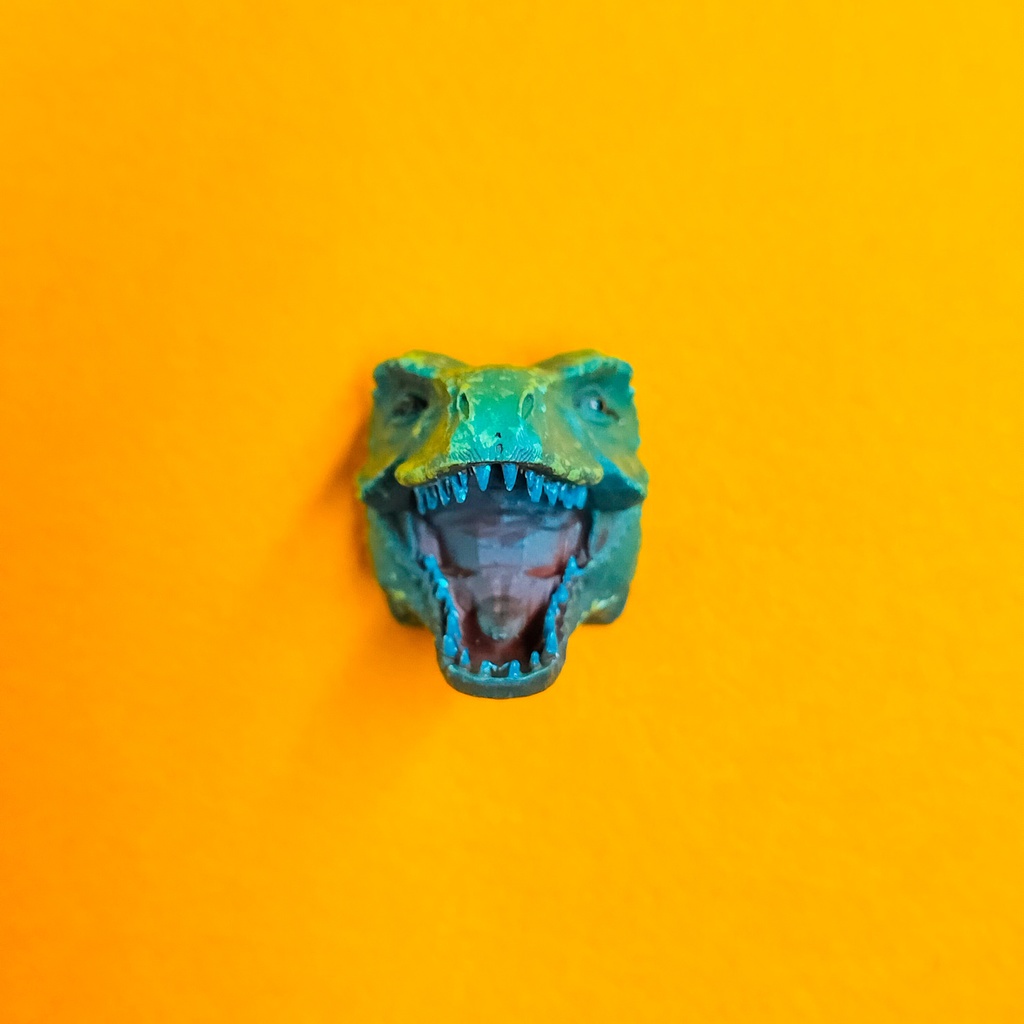 押すたびに噛まれそう…かわいい恐怖のティラノサウルスなキーキャップ