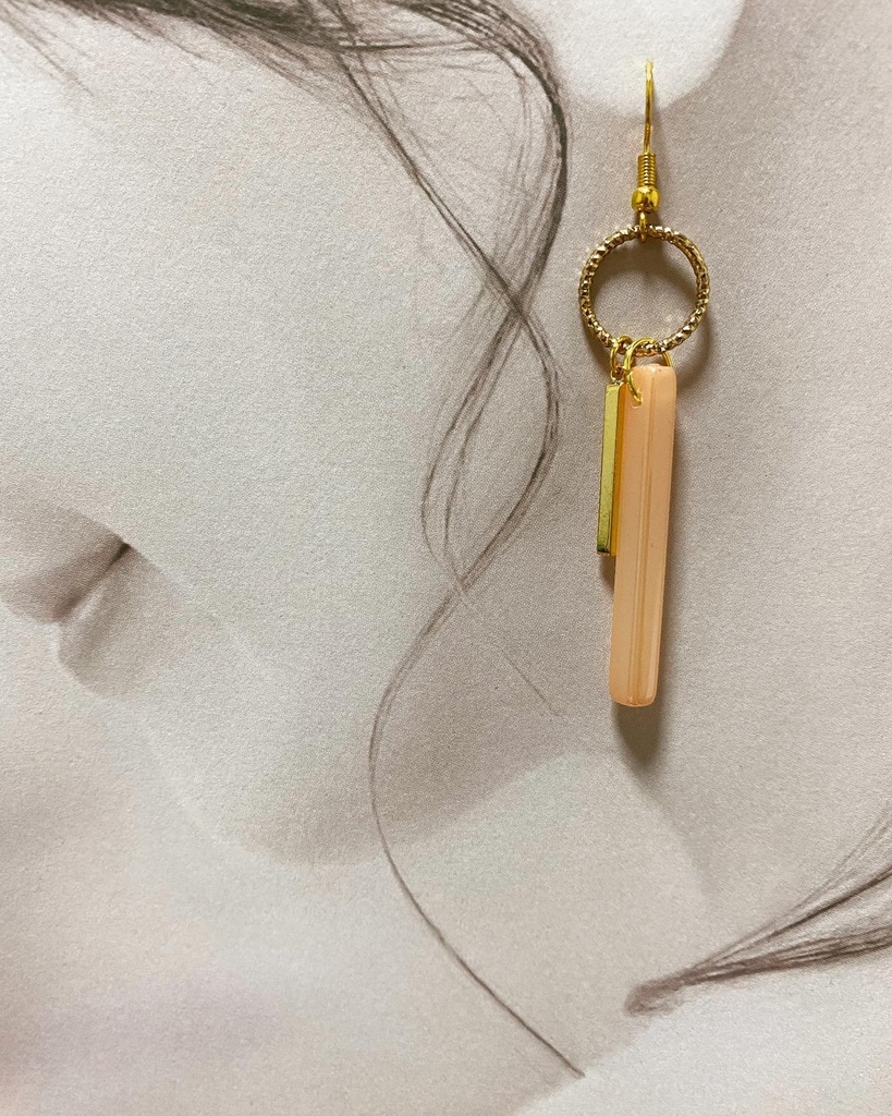 サーモンピンク スティック ピアス